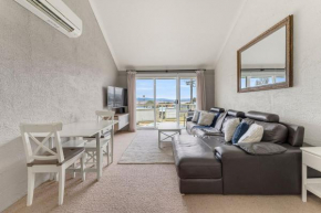 Parkwood 5 - 2BR Split Level l Spa Bath l BBQ l Central Location l WiFi, Jindabyne
